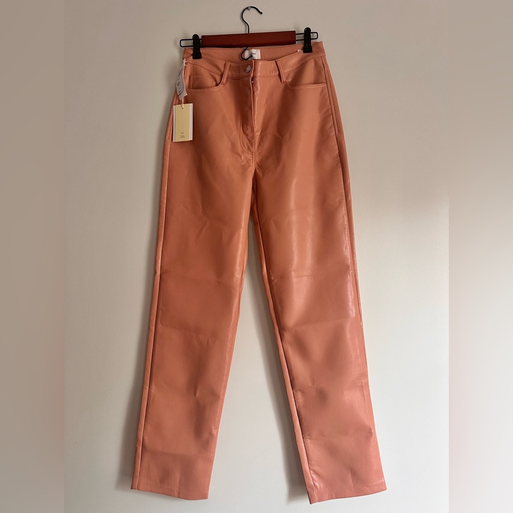 NWT Aritzia- High Rise Melina Straight Leg Pant